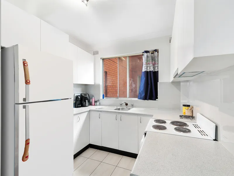 Updated ground floor apartment with north facing aspect