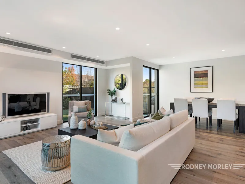 Relaxed Living with Courtyard Class