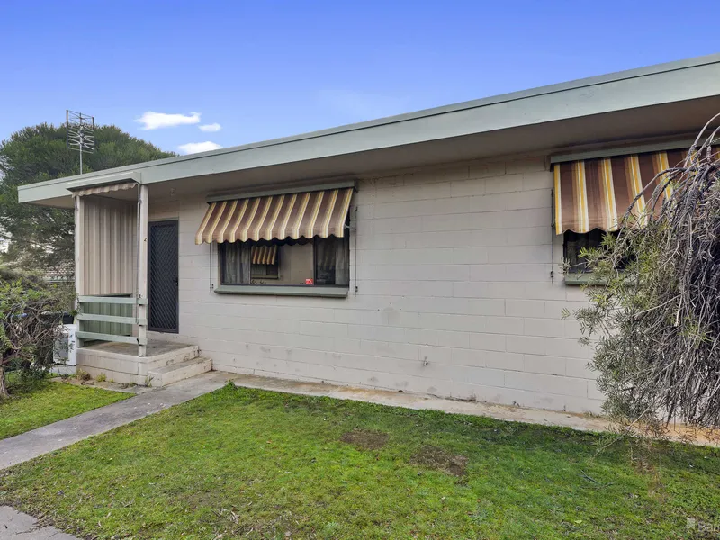Neat & sweet unit in lovely Strathdale.