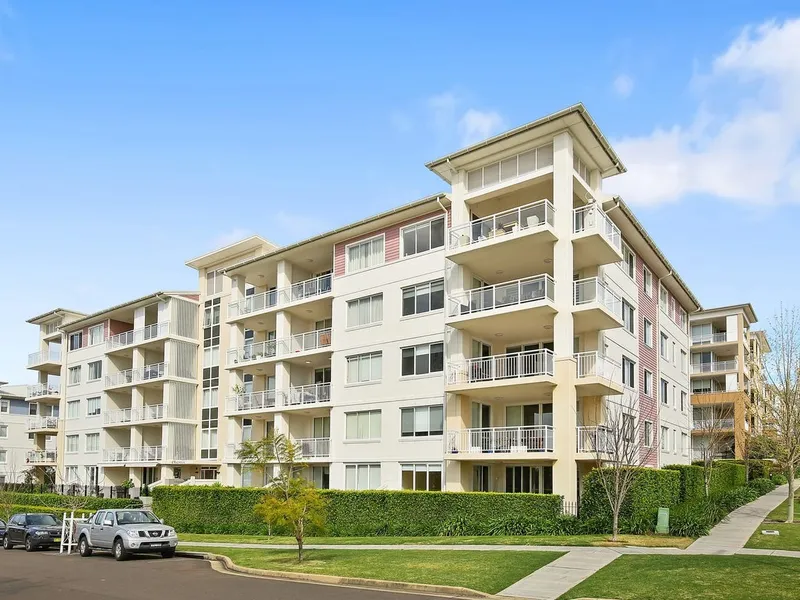 Stunning light filled luxury 2 bedroom apartment in prime location