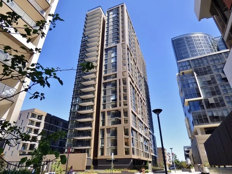 2 bedroom apartment with Pool, BBQ Area, Music, Game Room & Library - Walk to Shops & Rhodes