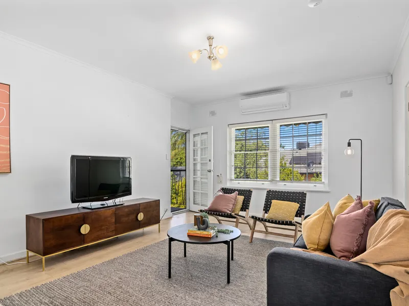 Revel in the city-fringe lifestyle with an upper-level unit that values downtime