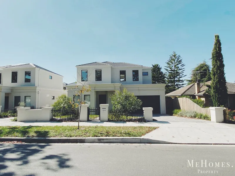 Luxury house in Box hill North *FULLY FURNISHED*