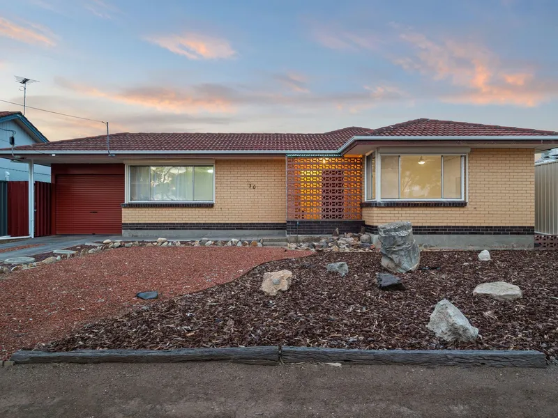 Charming Retro Retreat at 30 Jane Street, Port Noarlunga South