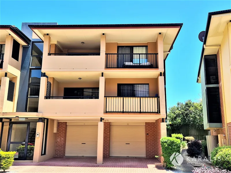 Immaculate One Bedroom Apartment in a Fantastic Complex with Inground Pool
