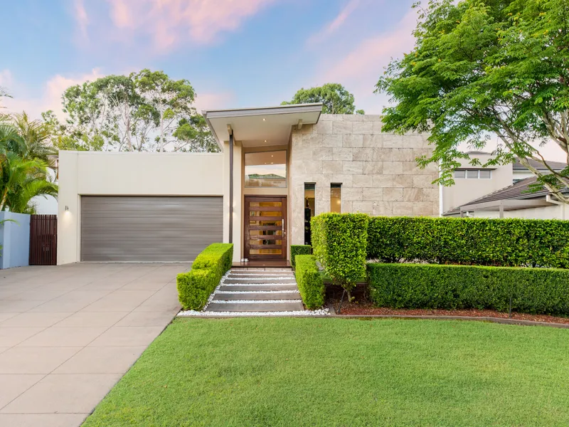 Exceptional Single Level Entertainer / Low Maintenance