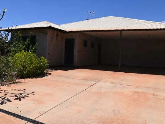 4 x 2 Home to rent