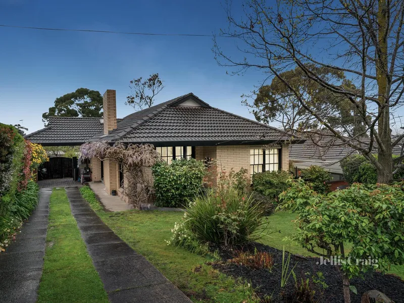 Family comfort in coveted Viewbank College zone