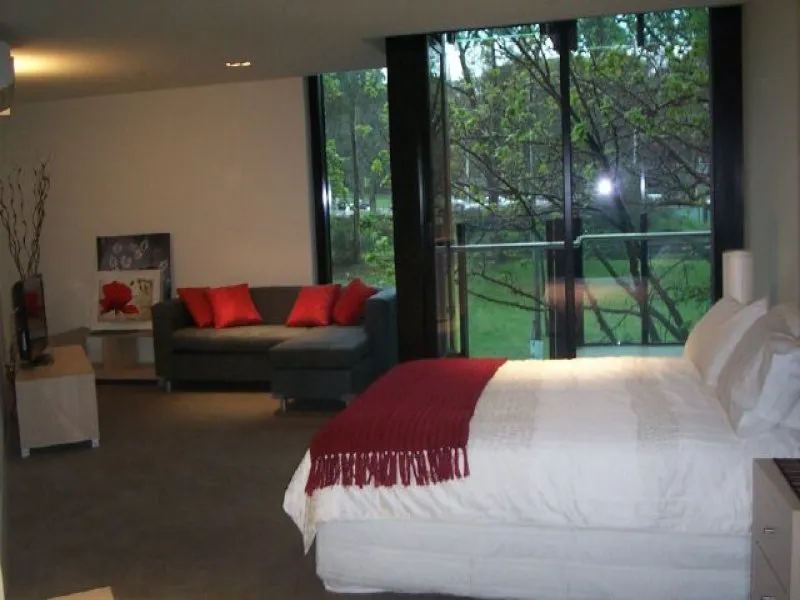 Spacious Fully Furnished studio apartment in One East Melbourne.
