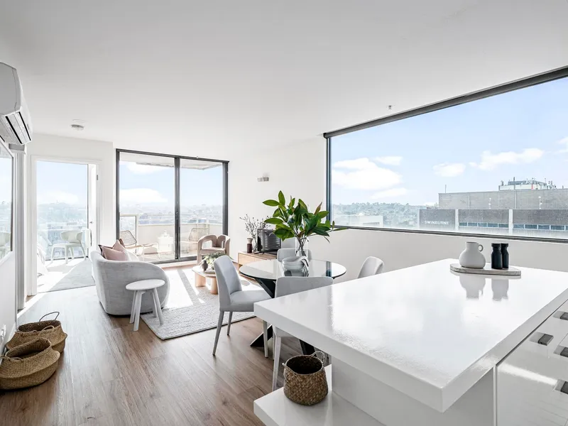 Spectacular Views & Sunlight