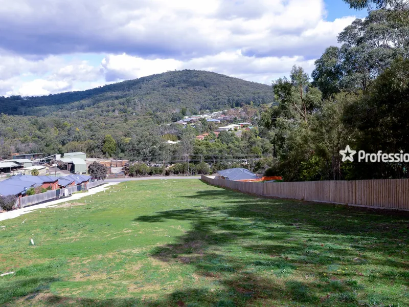 PERFECT LOCATION WITH AMAZING VIEWS!