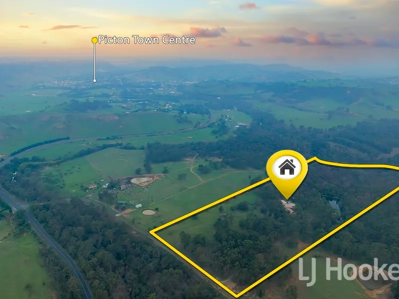 Large living on 26 prime acres