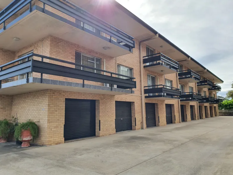 2 Bedder Walking Distance to Main Street