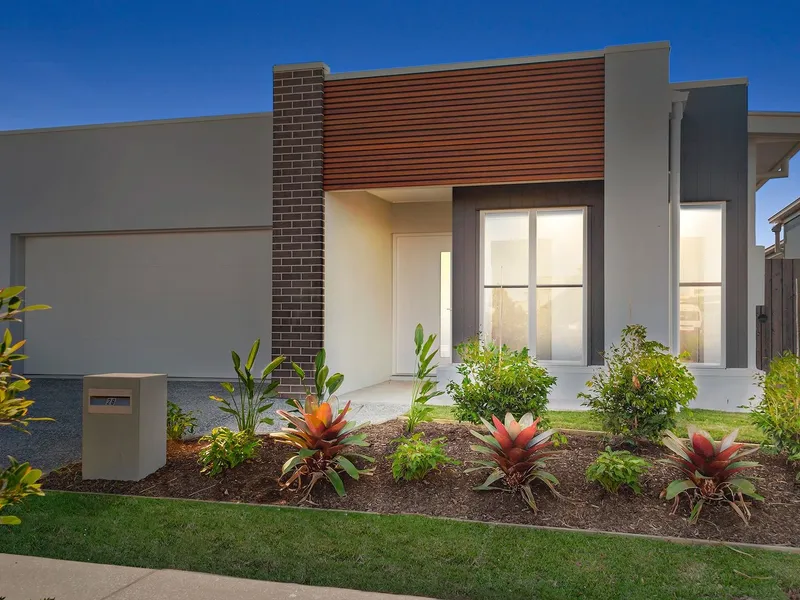 Near new build with 2 large living spaces