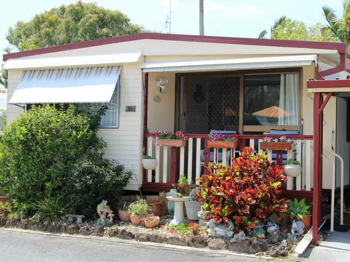 Charming well presented 2 bedroom relocatable home with a lovely front entry porch, a great place to relax & watch the world go by.