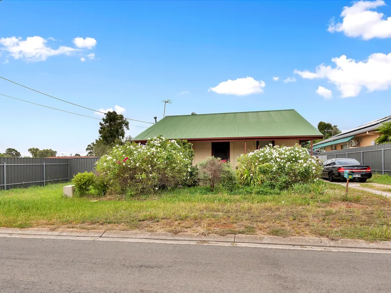 Huge 727m2 (approx) Block, Massive shed, already tenanted $240 PW