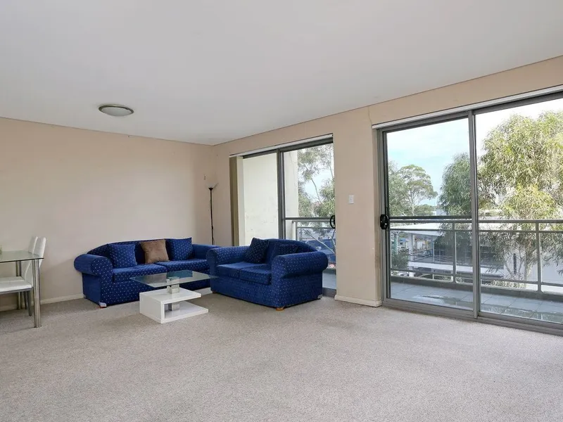 2 Bedroom Apartment In Desirable Location