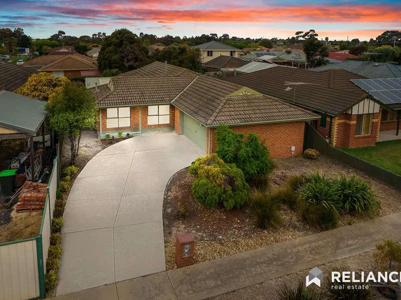 Gorgeous Family Home in the heart of Hoppers Crossing 