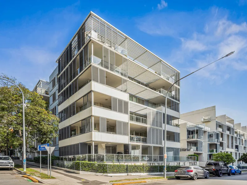 Impressive one bedroom Apartment with north aspect (92 sqm on title)