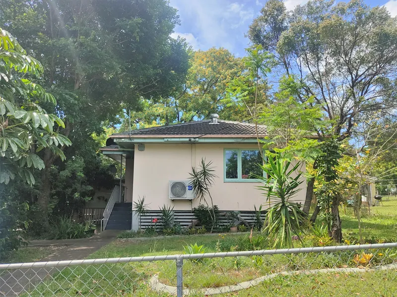 3 Bedroom Home - Easy Access To Logan Mwy