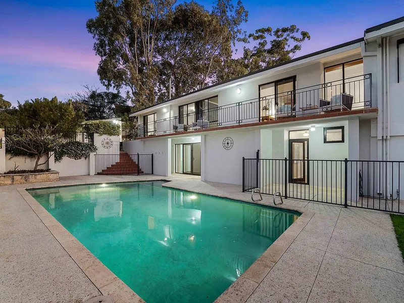 LIVE AMONGST THE TREETOPS - YOUR ESCAPE TO SERENITY AWAITS