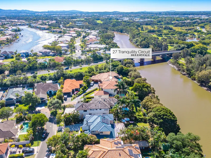 Beautiful and Serene, Massive Four Bedroom Home With Pool on Saltwater Creek - Oyster Cove