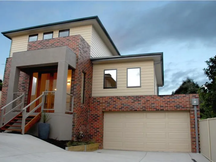 Elevated Three Bedroom Property in Ballarat North!
