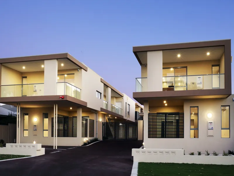 WALK TO WESTFIELD CAROUSEL