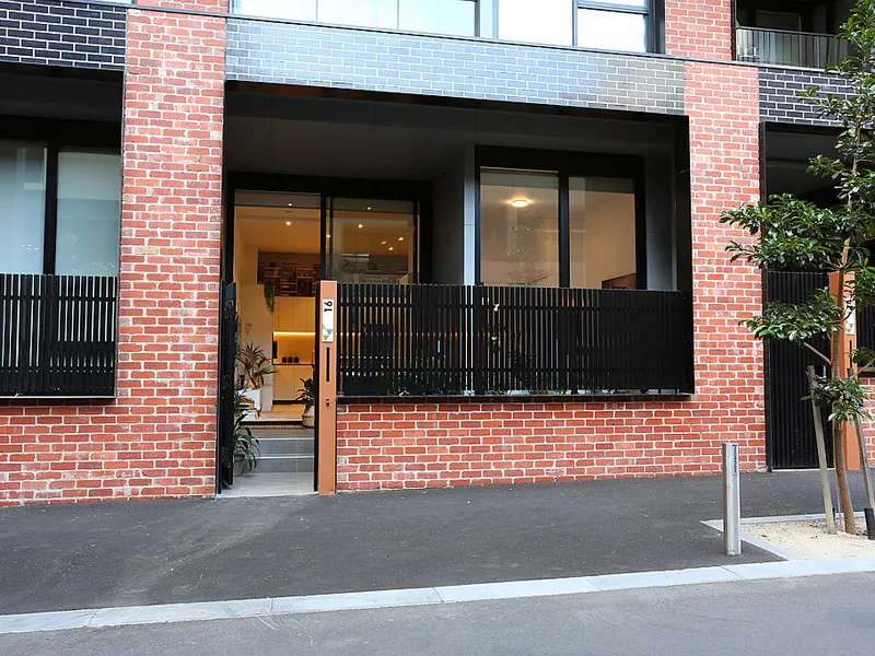 Unique, Spacious and Bright 1 Bedroom Apartment