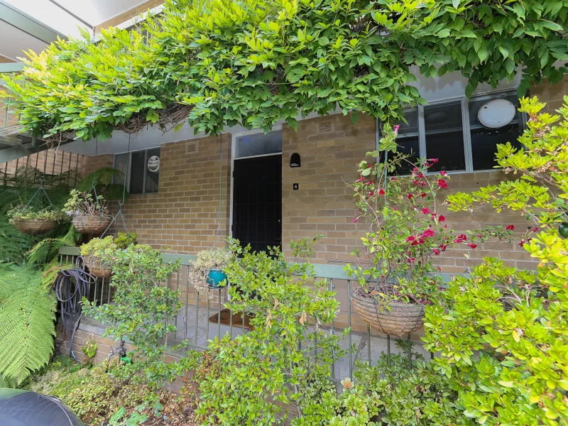Hidden Oasis, Spacious Refurbished in a great position!