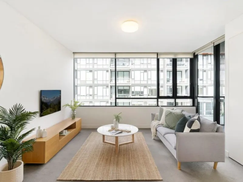 Superbly located, this neatly presented apartment provides bright welcoming interiors