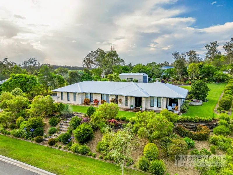 Stunning Metricon Home on Under 1 Acre Close to Jimboomba!