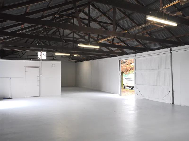 Immaculate Workshop & Office with Secure Yard