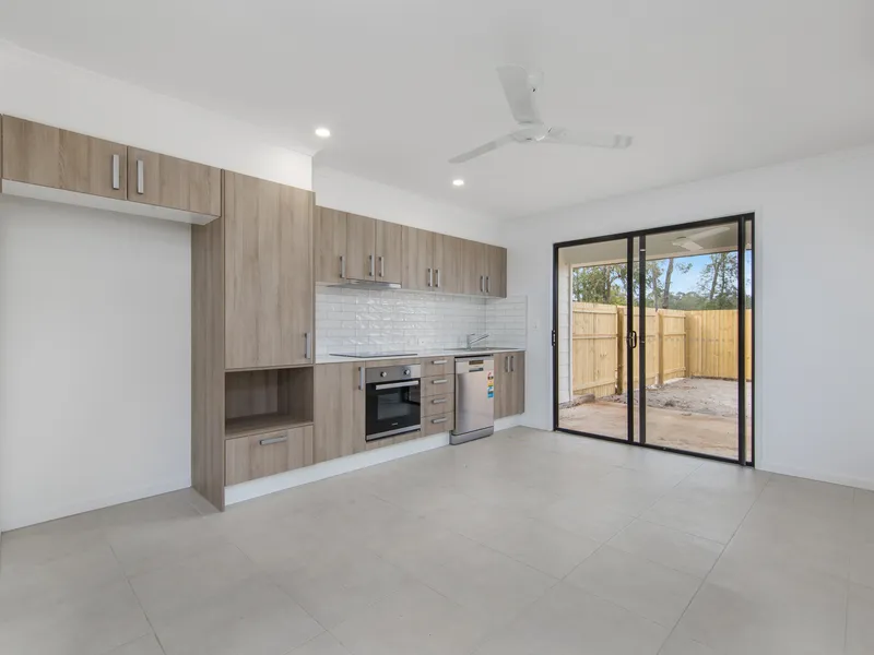 MUST SEE, STUNNING 2 BEDROOM DUPLEX!!