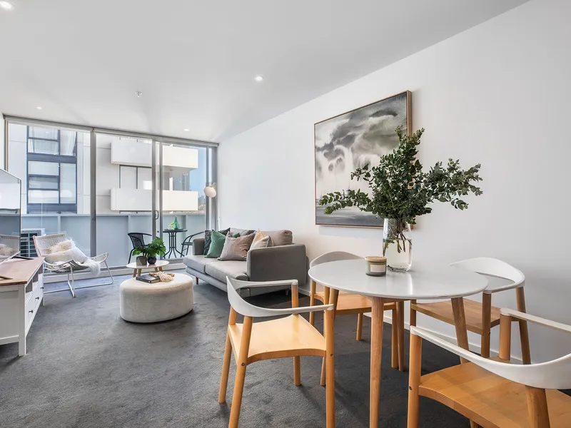 Stunning South Yarra Large One Bedroom - City Views