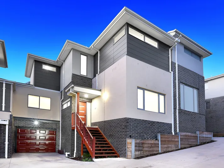 SOPHISTICATED CONTEMPORARY LIVING!