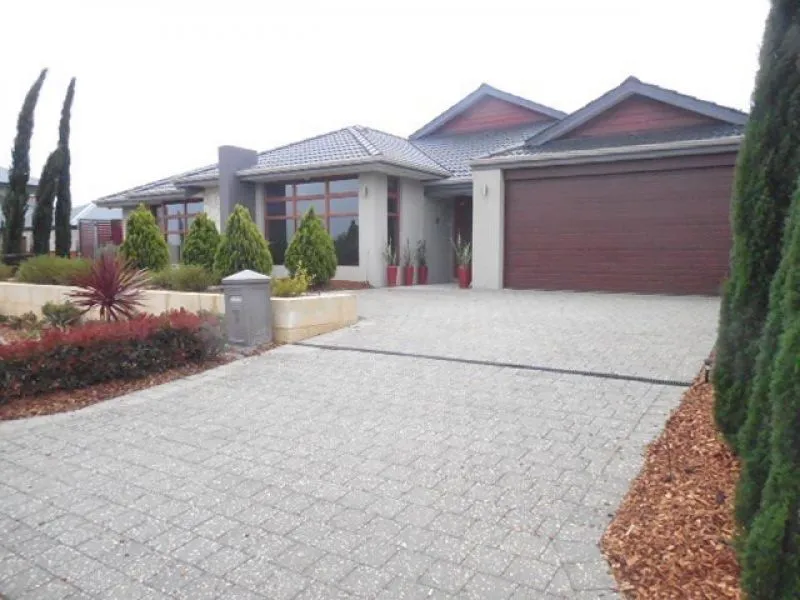 Single level, large fully furnished modern home great gardens, perfect location