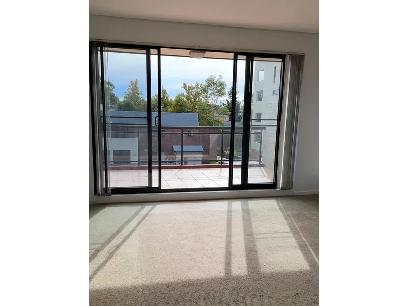 Large 4BR Sunny North-Facing Apartment