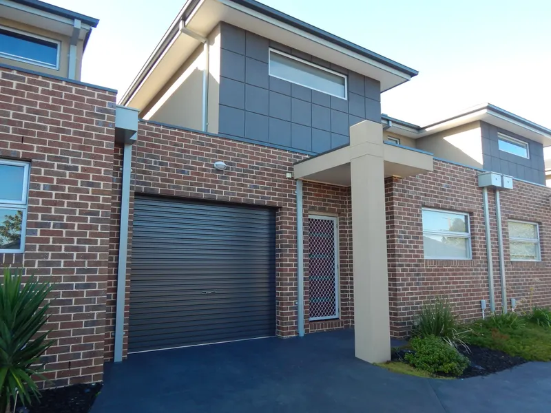 Stylish Townhouse In The Ultimate Location!