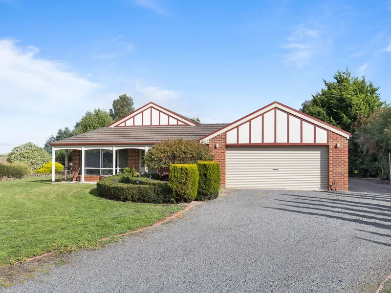 Lifestyle Living only Minutes From Town