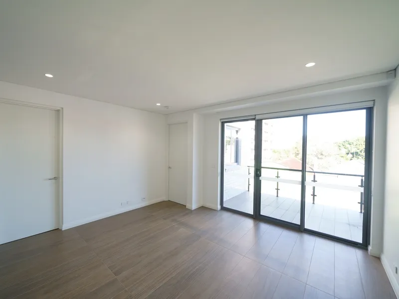 Newly settled | Convenient location | Uniland Real Estate