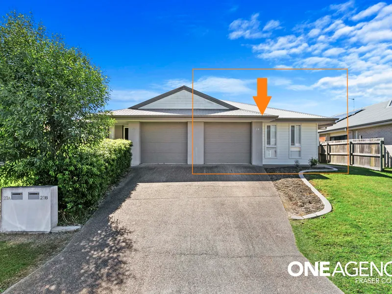 Modern 2 Bedroom Duplex with fenced Yard