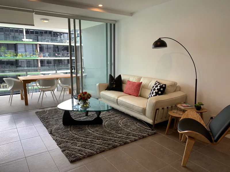 Modern two bedroom unit in the heart of South Brisbane - the Skyneedle!