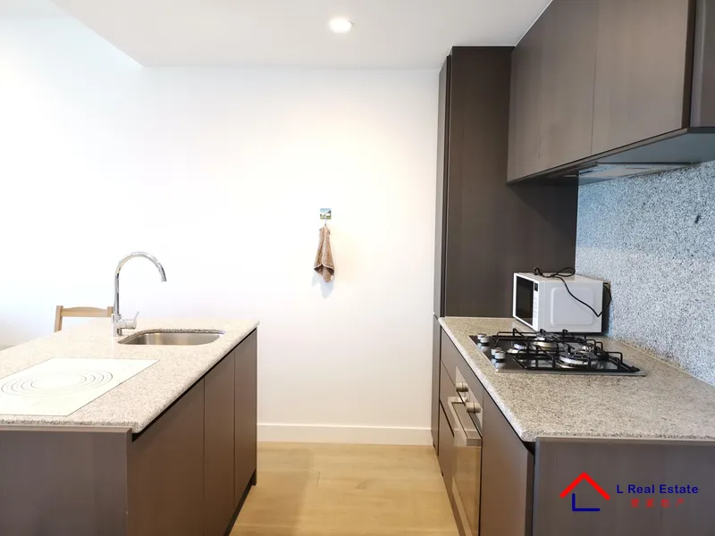 Swanston Central - Brilliant Location! Accept 6 or12 month Lease