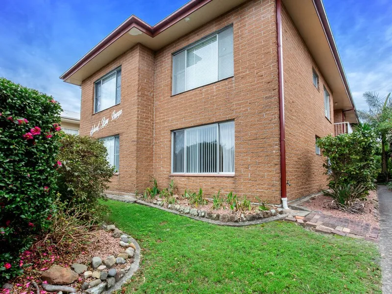 Low maintenance single level unit in Shoal Bay!