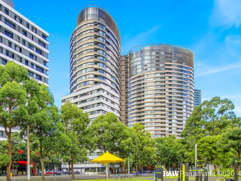 LUXURIOUS RESIDENCE FOR THE STYLE CONSCIOUS EXECUTIVE