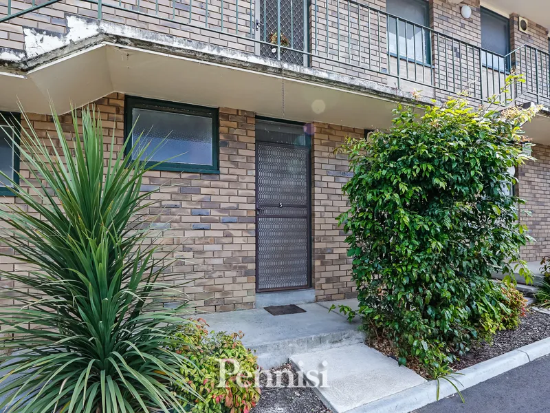 FOR LEASE BY PENNISI - UNIT 5