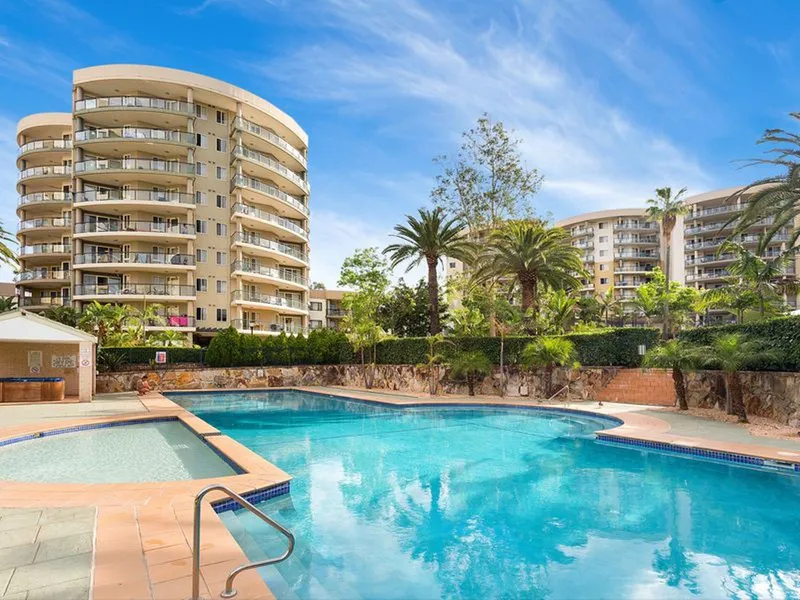 SPACIOUS 2-BEDROOM IN MONARCO ESTATE!