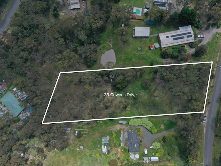 Situated In The Popular Tree Change Destination Of Dales Creek.
