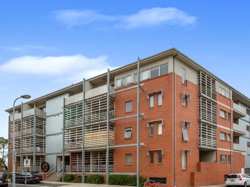 Exquisite Hoffman's Brickworks, Extra-Large Apartment!